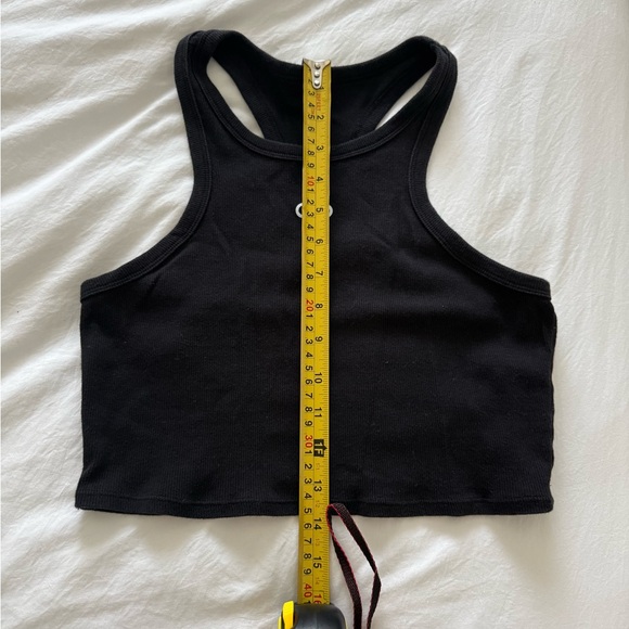 alo yoga aspire tank in black - Picture 4 of 7